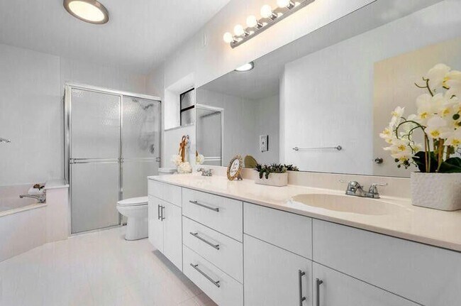 Building Photo - 10489 Mateo Ct