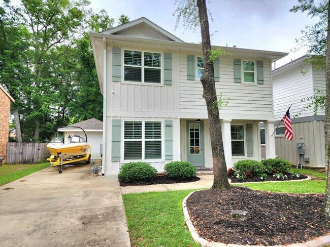 Primary Photo - Stunning 2-story Home in the Coveted East ...