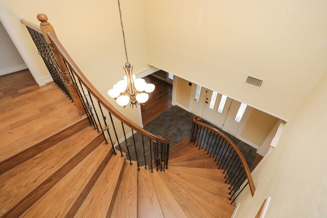 Building Photo - 722 Crossroads Dr