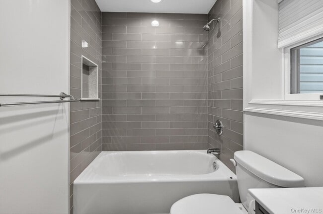 Building Photo - 6 Greg Ln