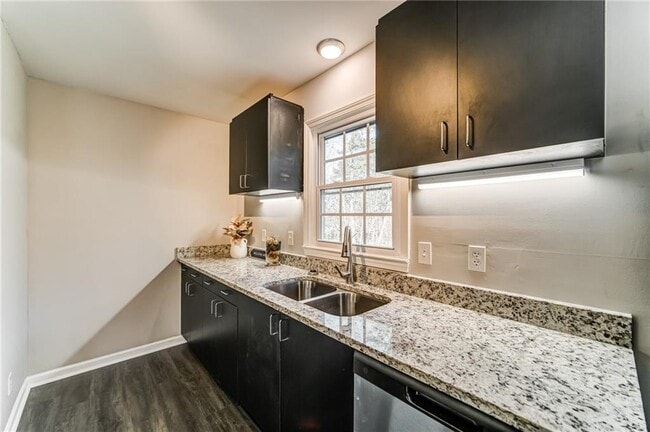 Building Photo - 4652 Old Cowan Rd