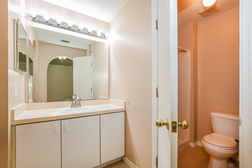 Building Photo - 331 Placid Lake Dr