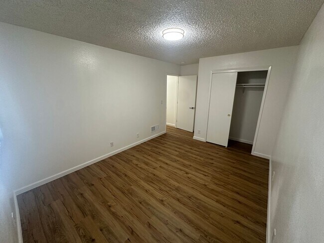 Building Photo - 547 De Leon Dr