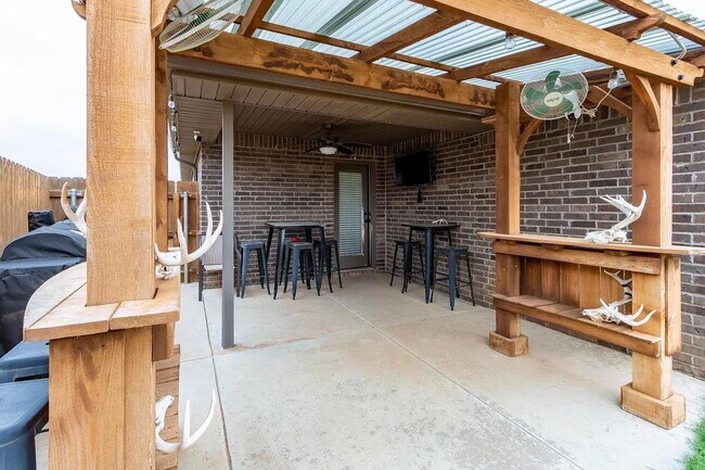 Building Photo - 14108 Avenue V
