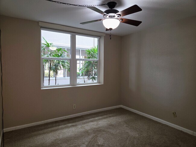 Building Photo - 5801 Bahia Del Mar Cir