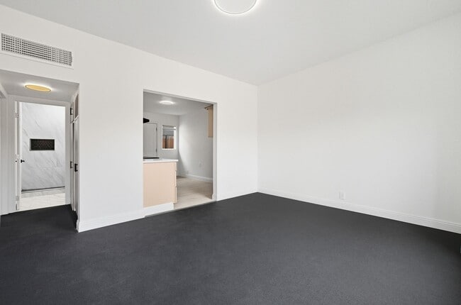 Building Photo - Fully Remodeled 2BR with Modern Upgrades &...