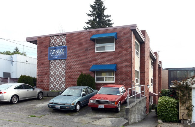 Primary Photo - Ivanhoe Apartments