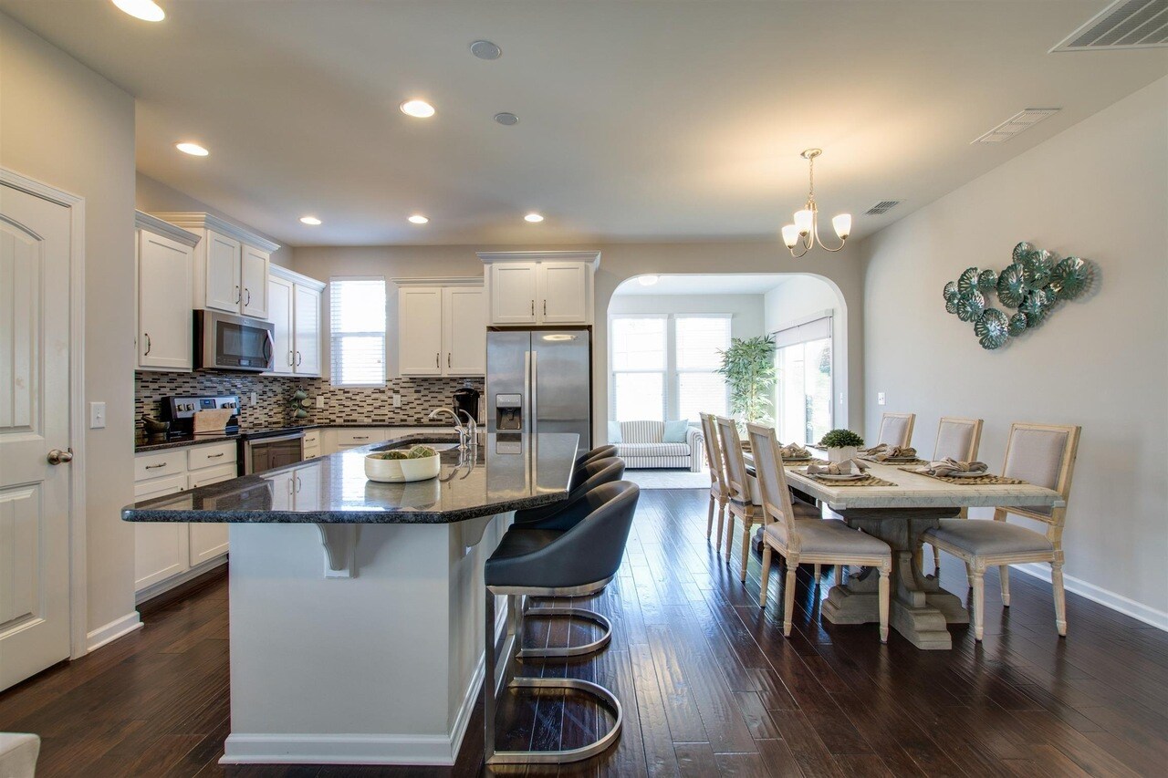 Building Photo - 1989 Stonewater Dr