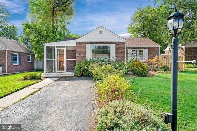 Building Photo - 504 Sharpley Ln