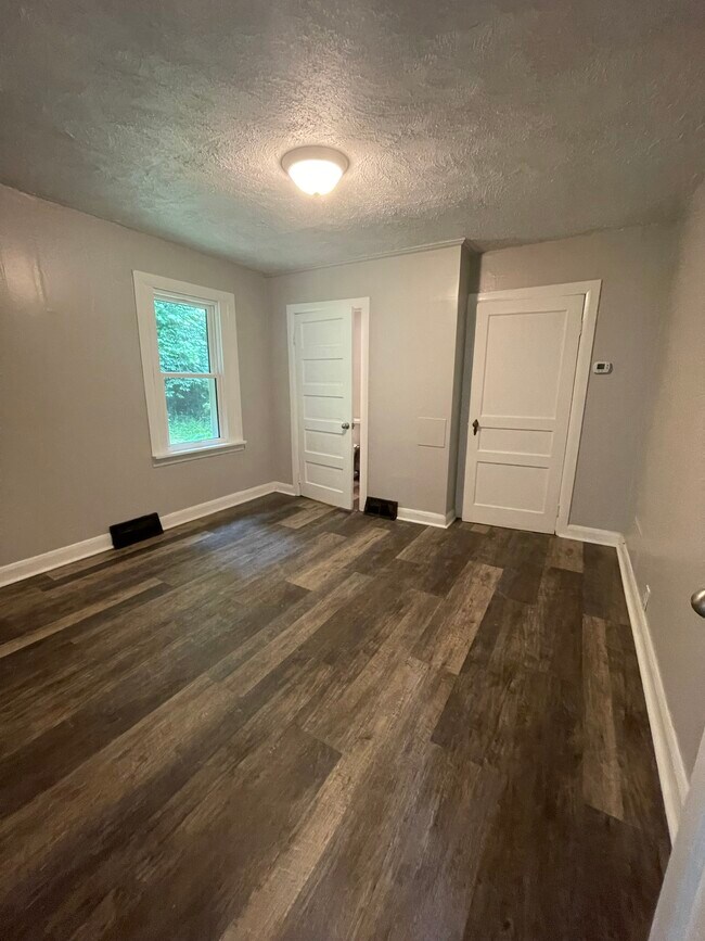 Building Photo - 2753 Mercer Rd