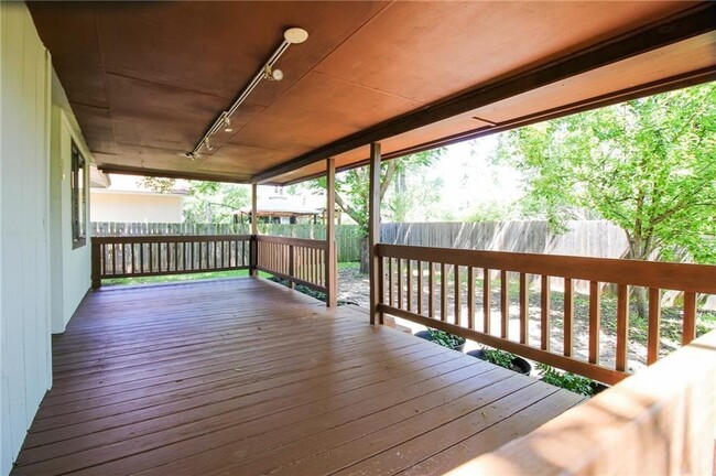 Building Photo - 5726 Shreveport Dr