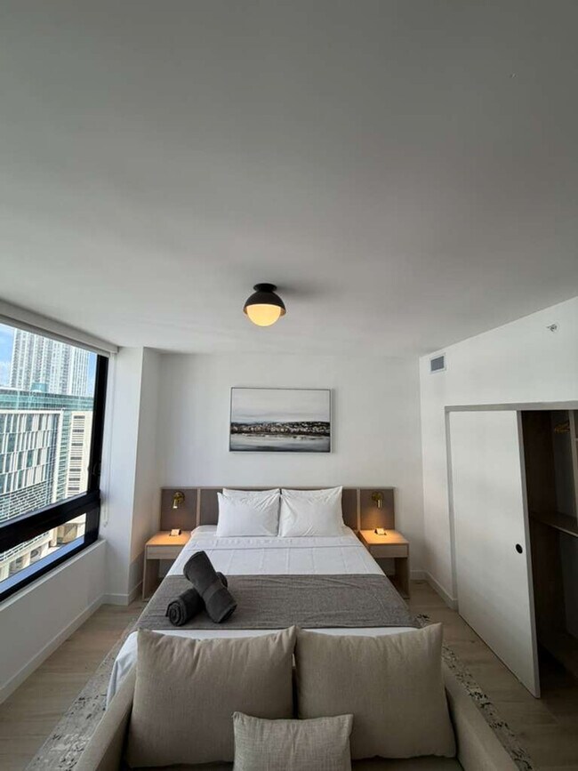 Building Photo - 225 N Miami Ave