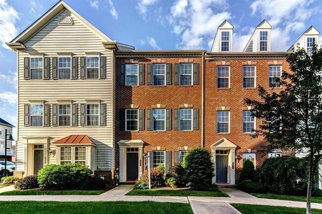 Building Photo - 108 Village Pl