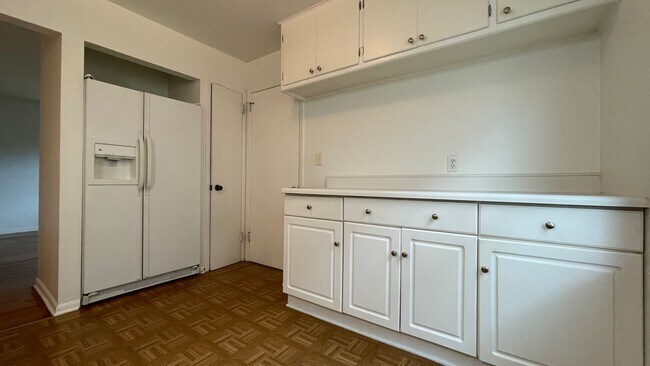 Building Photo - 84th Street  3531-3533