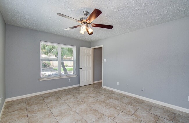Building Photo - 10555 Turtlewood Ct