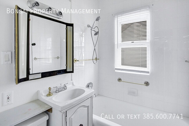 Building Photo - 1430 Denver St