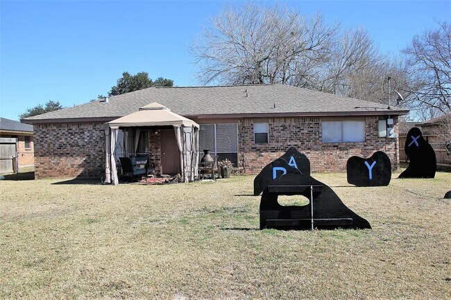 Building Photo - 1714 Linwood Dr