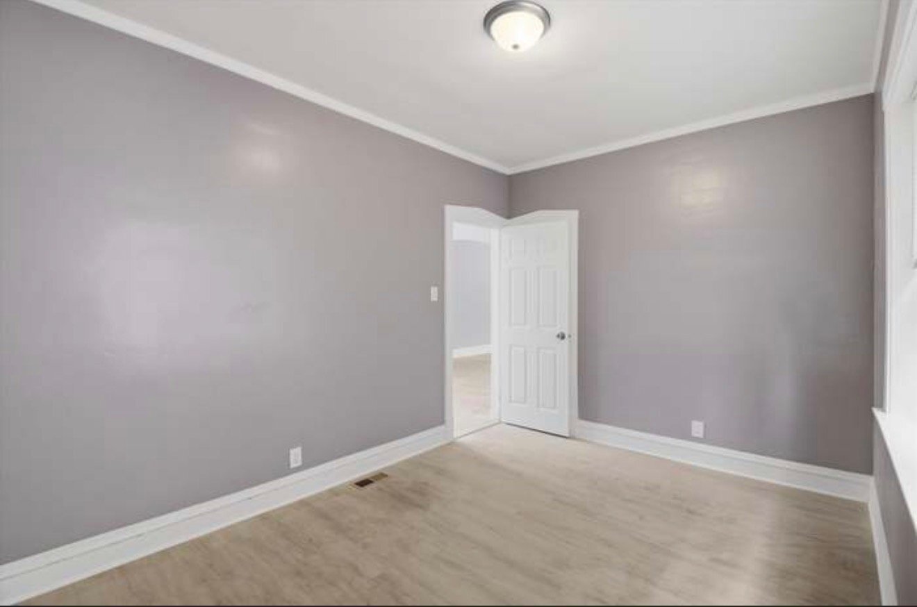 Building Photo - 7700 S St Lawrence Ave