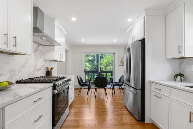 Building Photo - 29 Cottage St