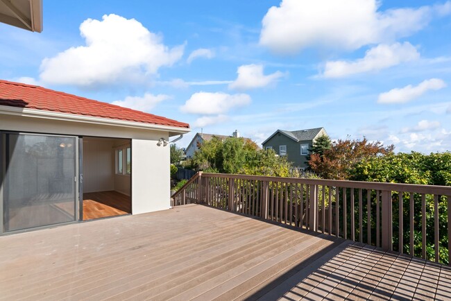 Building Photo - Beautifully Updated Rental Home