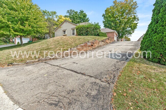 Building Photo - Beautiful 3-Bedroom, 2-Bath Home in Indian...