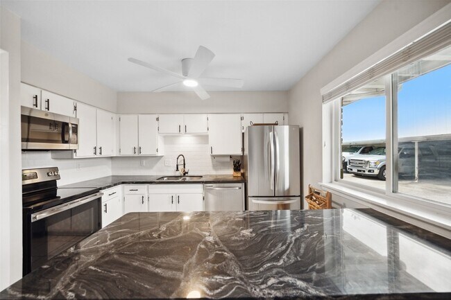 Building Photo - 4040 San Felipe St