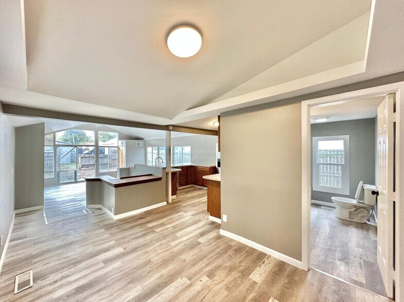 Building Photo - 1217 Filmore St