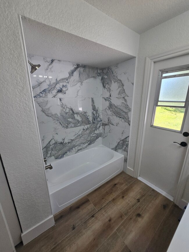 Building Photo - 383 Floral Dr