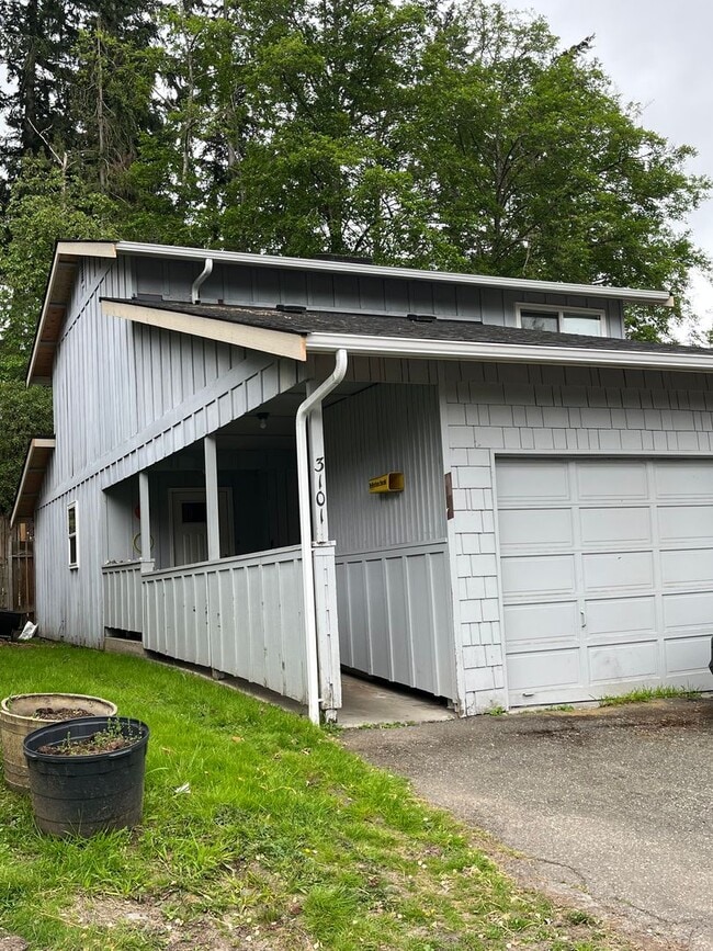 Primary Photo - 3 Bedroom Home w/ Cozy Wood Burning Stove