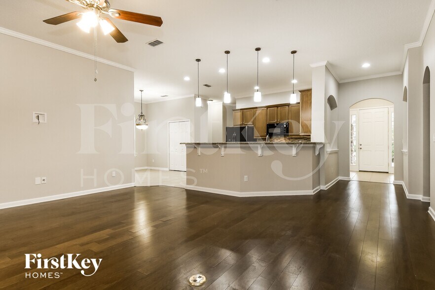 Building Photo - 664 Porta Rosa Circle