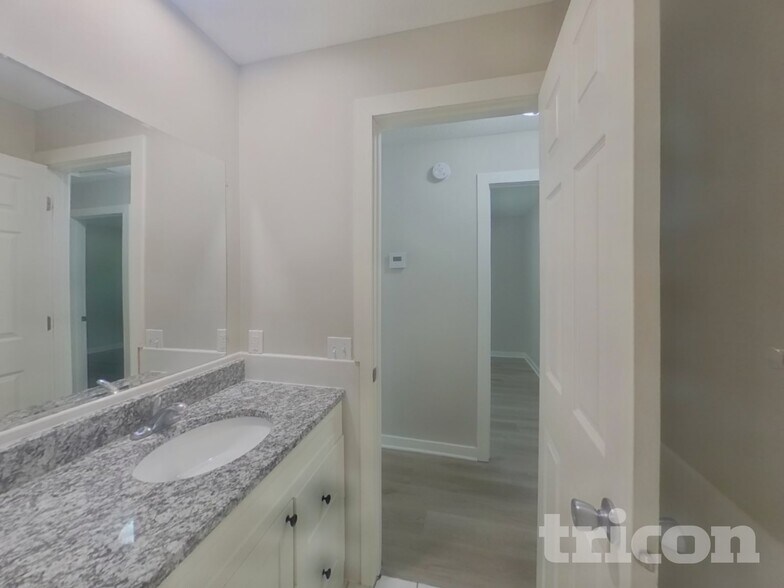 Building Photo - 13548 Dan Patch Dr