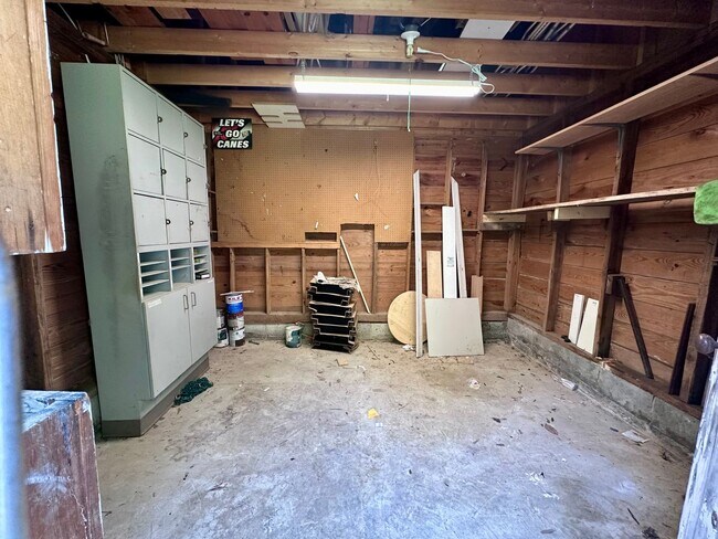 Building Photo - 3 Bedroom House on One Acre of Land!