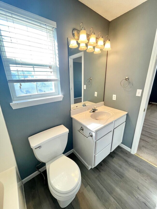 Building Photo - Spacious 3 Bedroom Home in South Columbia