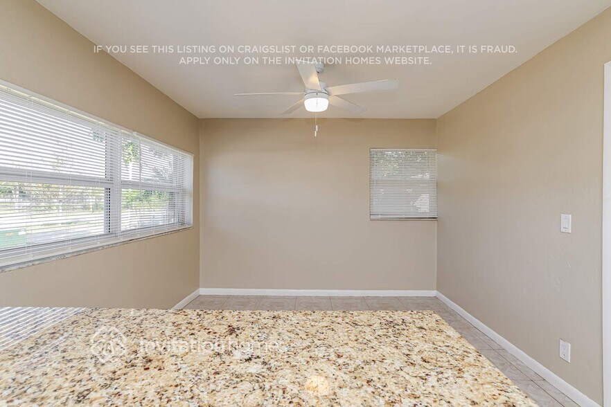 Building Photo - 250 SW 12th Ave