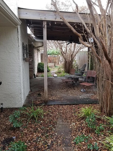 Building Photo - Room in Duplex on St Paul Ct