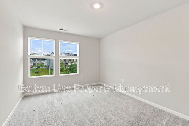 Building Photo - 2312 Kasota Ln