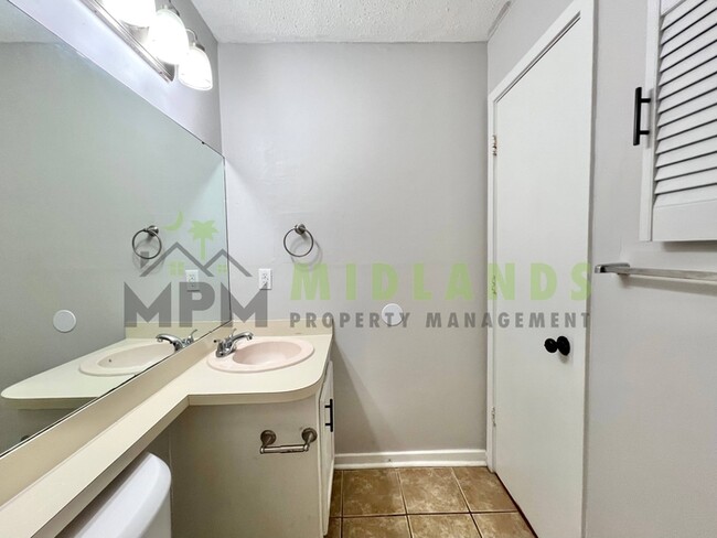 Building Photo - 6008 Village Creek Dr