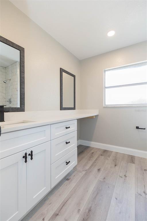 Building Photo - 7608 N Sanibel Cir