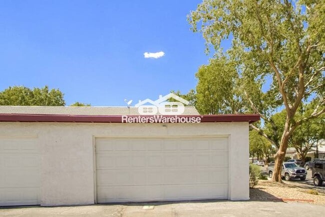 Building Photo - Renters Warehouse proudly presents a commu...