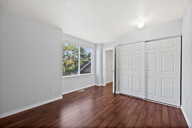 Building Photo - Modern 4-Bedroom Home with 5-Piece Primary...