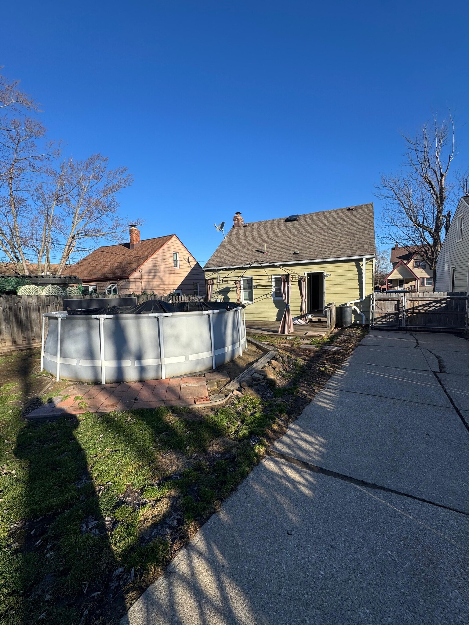 Building Photo - 6707 Laverne Ave