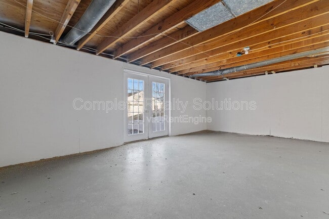 Building Photo - 10432 Royal Dr