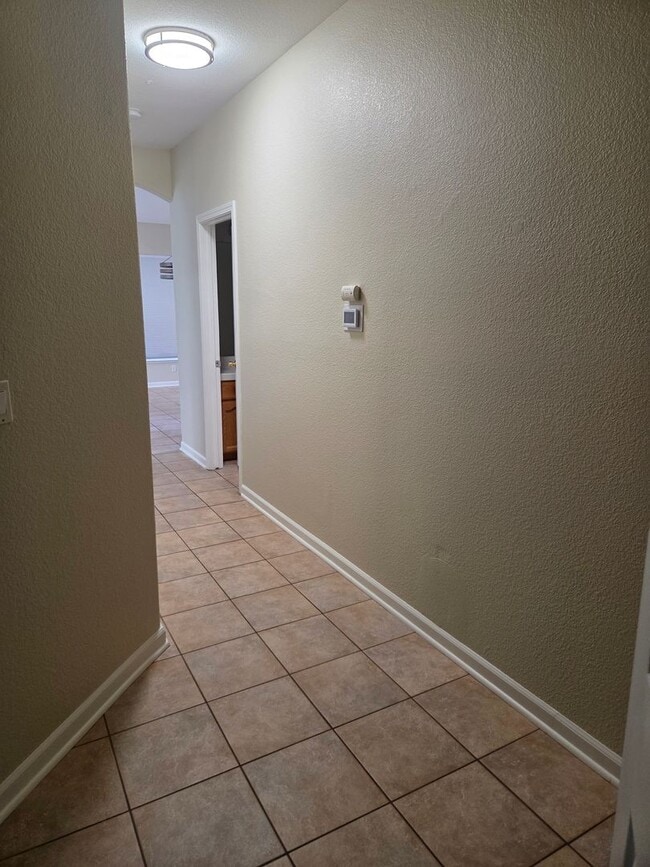 Building Photo - Cobble Hills Community - 3 Bdrm, 2 Bath