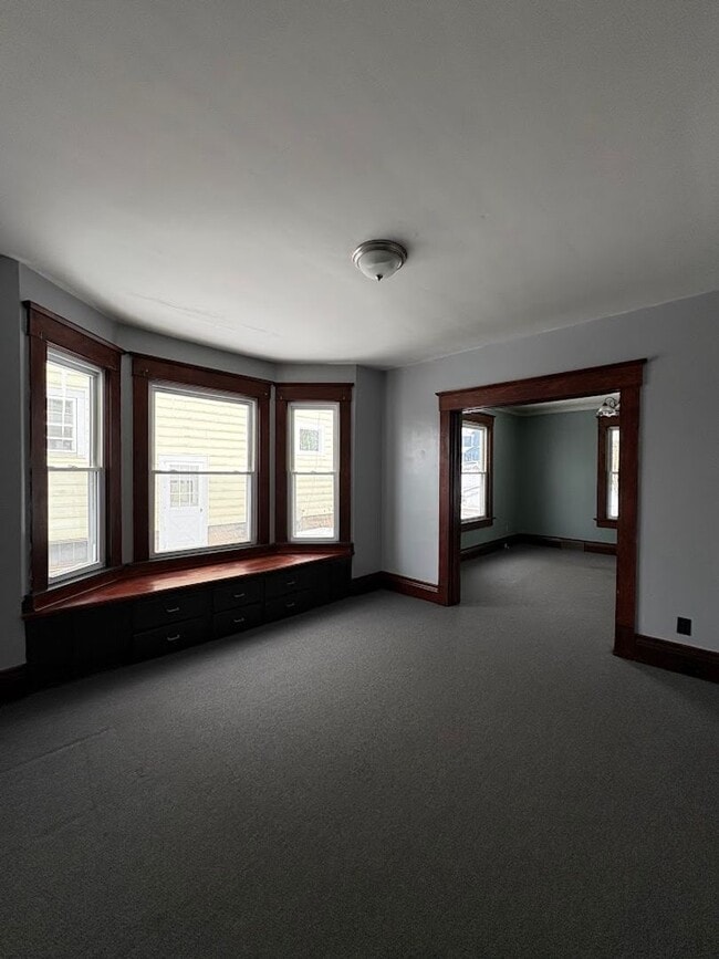 Building Photo - Large 3 bedroom home for rent - Massillon