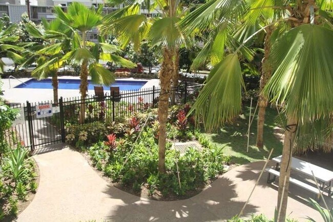 Building Photo - 1820 Kaioo Drive, A403