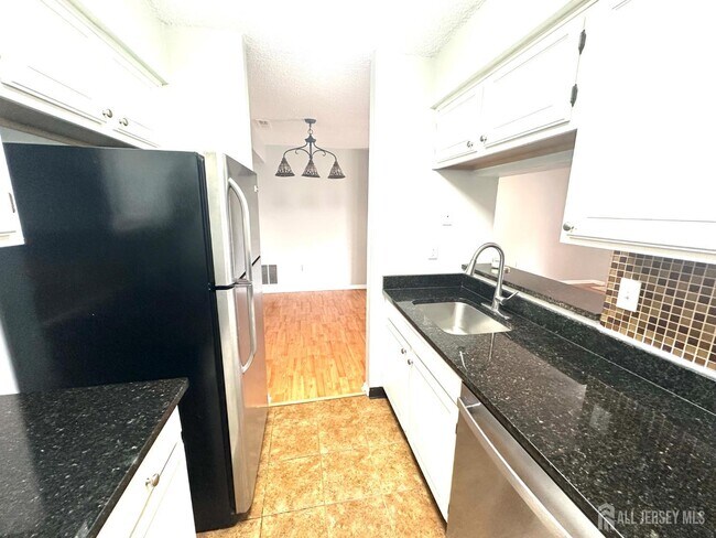 Building Photo - 4901 Ravens Crest Dr