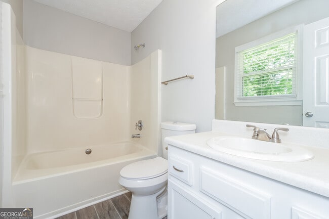 Building Photo - 333 Oak Landing Cir