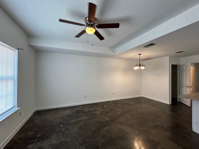 Building Photo - Loy Duplex