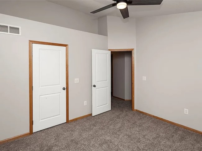 Building Photo - Townhouse for Rent!