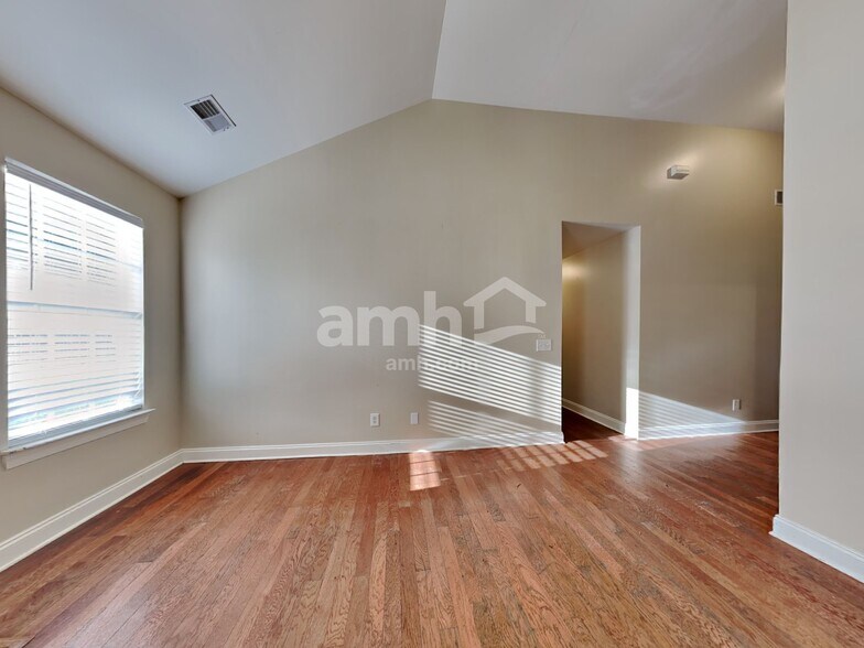 Building Photo - 415 Equinox Cir